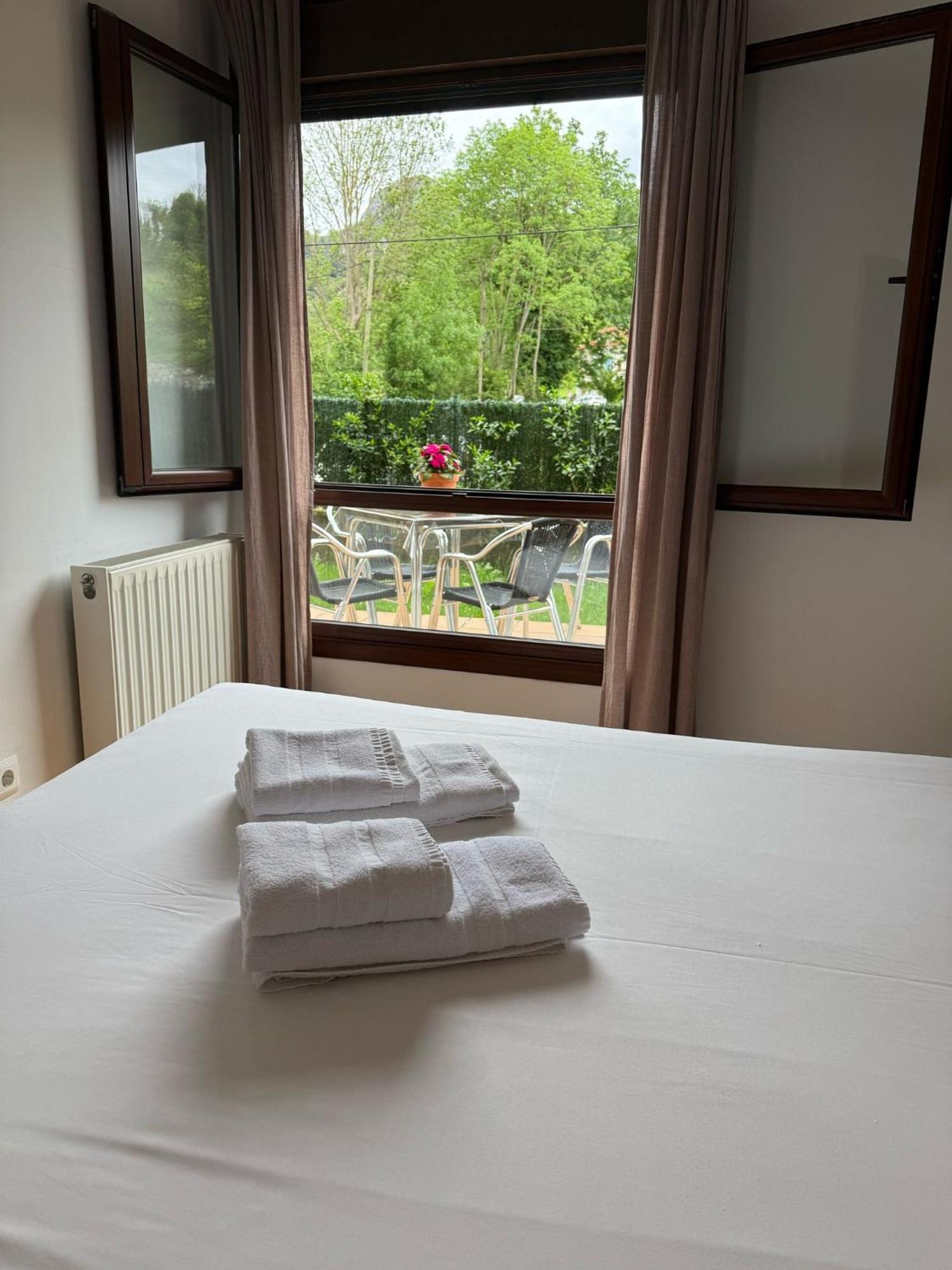 Apartamentos El Caxigu Arenas De Cabrales Dış mekan fotoğraf