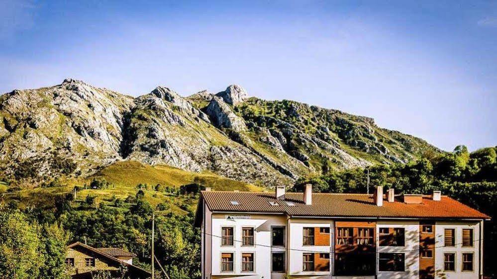 Apartamentos El Caxigu Arenas De Cabrales Dış mekan fotoğraf