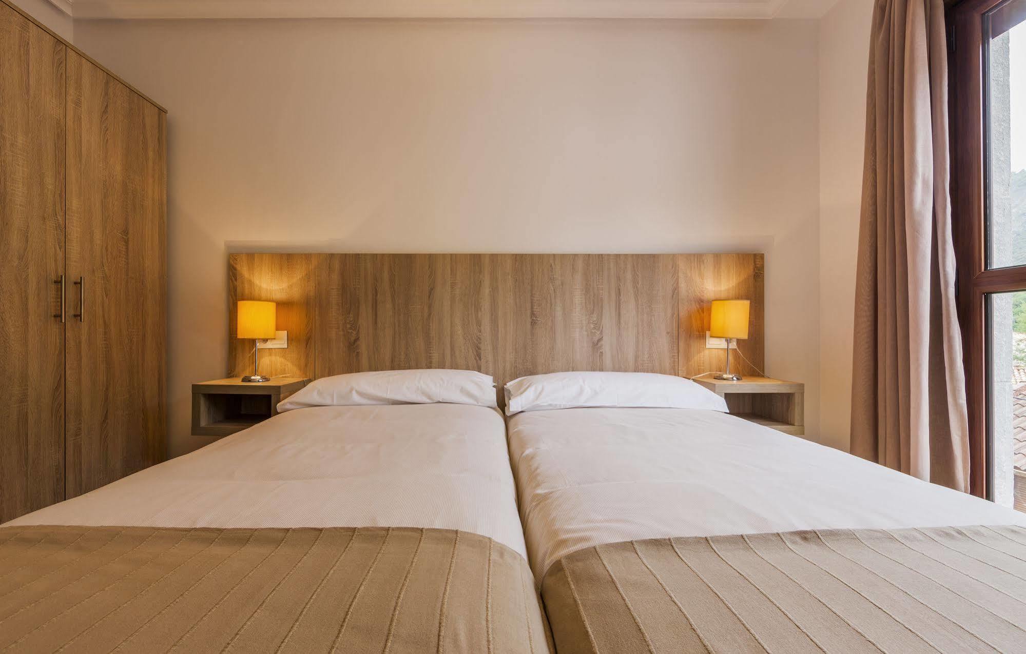 Apartamentos El Caxigu Arenas De Cabrales Dış mekan fotoğraf